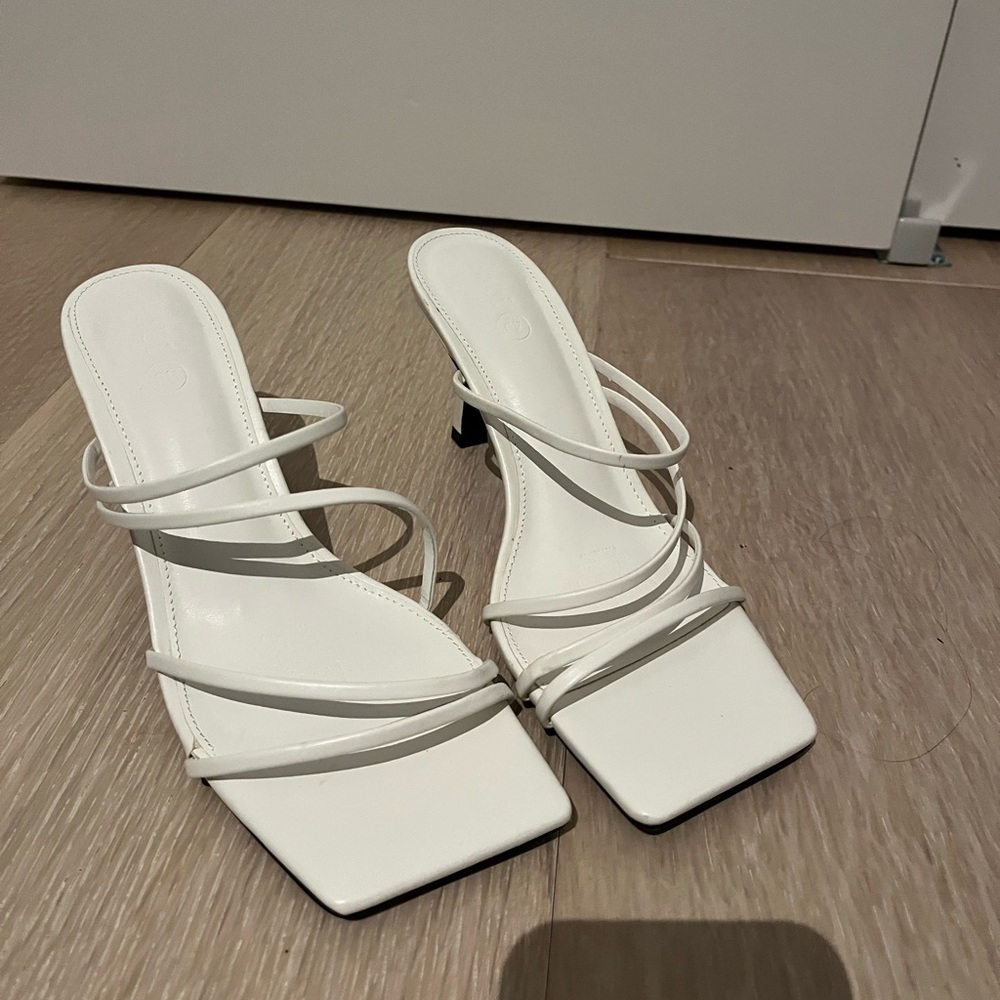 WHITE COMFORTABLE HEELS SIZE EU 39/US 8,8.5